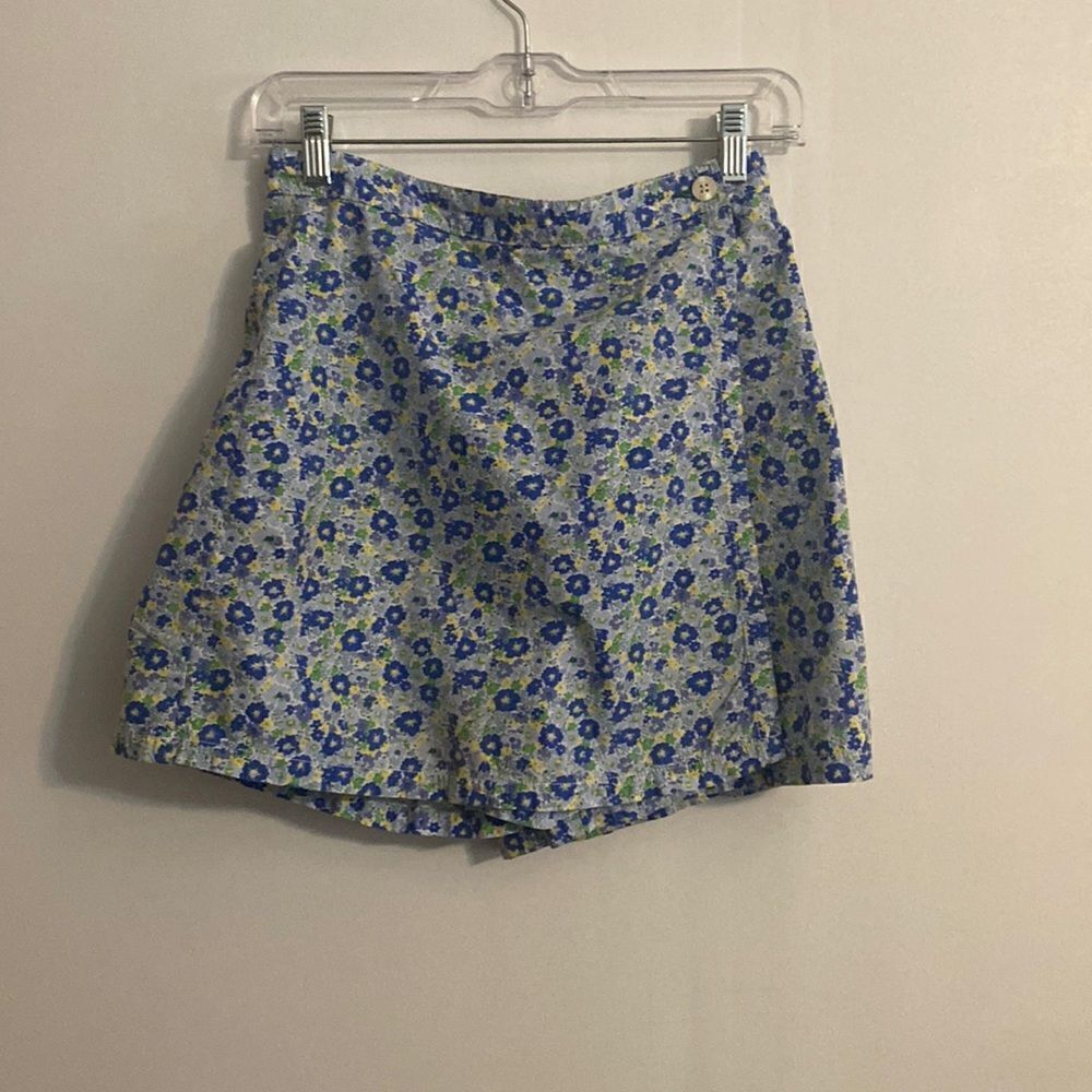 Tommy Hilfiger Floral print skort, size 6